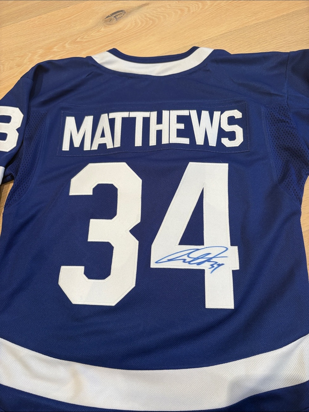 MATTHEWS AUTOGRAPHED KIDS JERSEY #34 Toronto Maple Leafs
